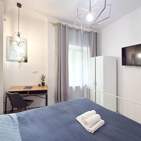 Quiet Near Park With Garden View *