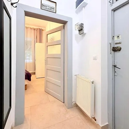 Quiet Near Park With Garden View Apartment *