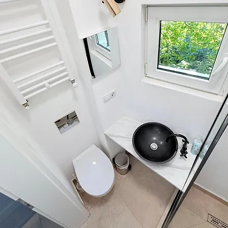 Quiet Near Park With Garden View Apartment *